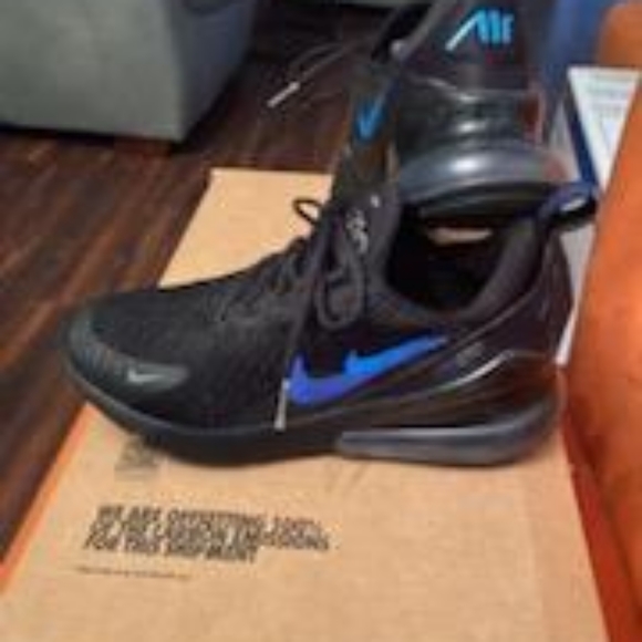 Sneakers - Picture 1 of 5